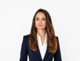 Agent Aleksandra Karolina  Van Den Born