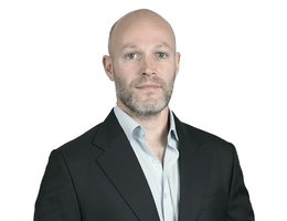 العميل Reece Bates