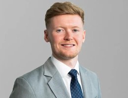العميل Fraser Donnelly 