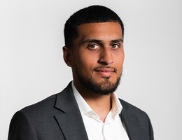 العميل Ibrahim  Hussain