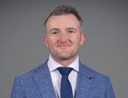 العميل Sandy Buchanan