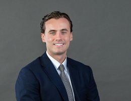 العميل Keir Perry