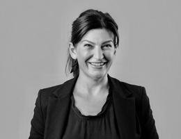 العميل Louise  Deverell-Smith