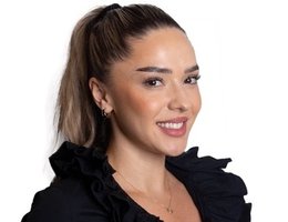 العميل Larisa Luca