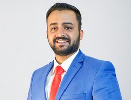 العميل Vinay Menon