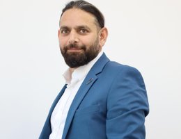 العميل IKRAM ABBASI