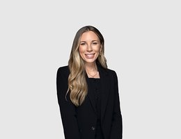 العميل Claire Towle