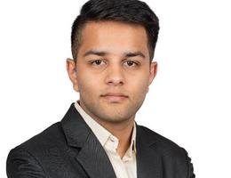 العميل Ayush Attal