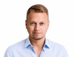 العميل Aleksandr  Ianovich