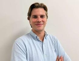 العميل Ezra Noah  Naert