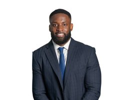 العميل Douglas  Kisuule