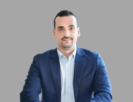 العميل Milos Kostic