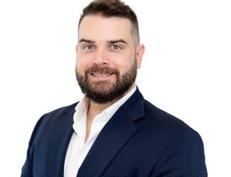 العميل Stuart Wallace