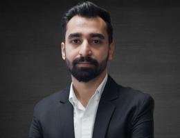 العميل Shakir Naveed