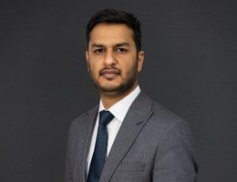 العميل Ali  Inzimam Hasaan