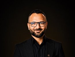 العميل Umair Abbas