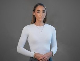 العميل Ellie Chambers