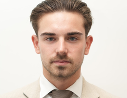 العميل Luke Barmby