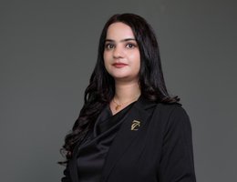 العميل Ayesha Niaz