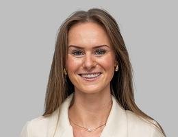 Agent Rachel Dennesen