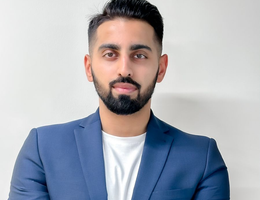 العميل Moiz Ahmed
