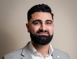 العميل Emeer  Al Badawi