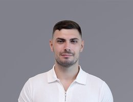 العميل Oliver Mollett