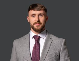 العميل Cian Hennessy