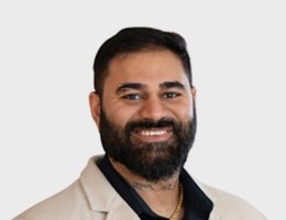 العميل Toshaan Malik