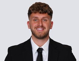 العميل Leon  Lane-Smith