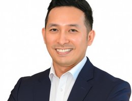 العميل Julius Santiago