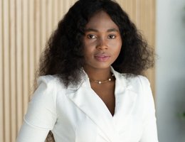 العميل Precious Anikezie