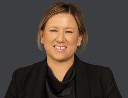 العميل Emma Young