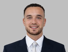 العميل Lucas  Barrett 
