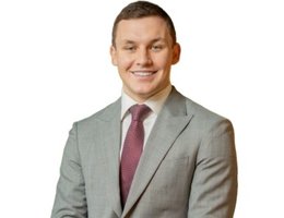 العميل Luke Finley