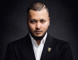 العميل Aaron Hakels