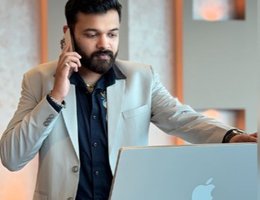 العميل Piyush Bansal 