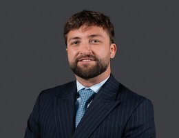 العميل Harris Favell