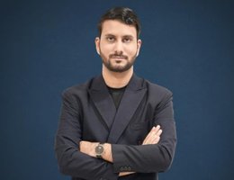 العميل Fayyaz Akhtar