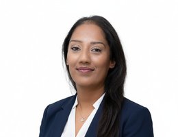 العميل Lena Malik