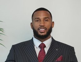 العميل korri mclean