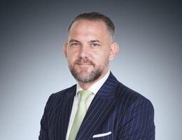 العميل Craig English