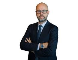 العميل Robert Ian Van Hall