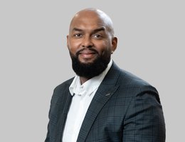 العميل Olumide Osibo