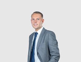 العميل Lewis Leer