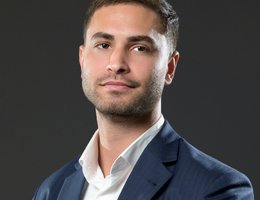 العميل Ben Blackwell