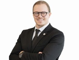 العميل Cody Edwards