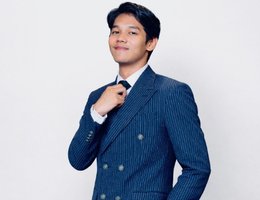 العميل Sitt Naing