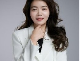 العميل Yinghan  LI