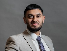 العميل Umar Mirza